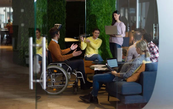 Homme Affaires Handicapé Fauteuil Roulant Travail Dans Bureau Moderne Coworking — Photo