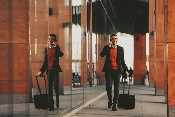 Sono Venuto All Aeroporto Uomo Viaggiatore Piedi Con Valigia All — Foto Stock