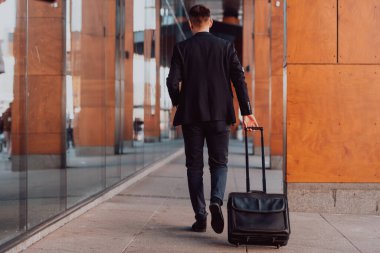 İş adamı iş gezisine çıkıyor.