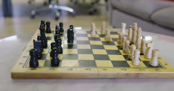 Σκάκι Επιτραπέζιο Παιχνίδι Για Ιδέες Και Τον Ανταγωνισμό Και Στρατηγική — Αρχείο Βίντεο
