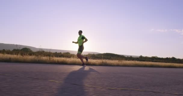 Triatlon Muž Triatlon Běží Triatlonu Oblek Trénink Železný Závod Muž — Stock video