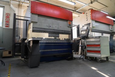CNC Plazma kesici makinesi büyük metal endüstriyel salonda. Yüksek kalite fotoğraf