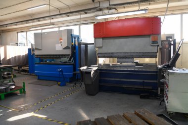 CNC Plazma kesici makinesi büyük metal endüstriyel salonda. Yüksek kalite fotoğraf