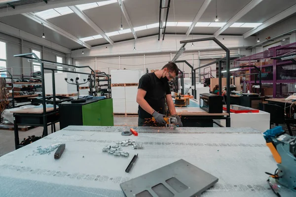 Heavy Industry Engineering Factory Interior Industrial Worker Using Angle Grinder — Φωτογραφία Αρχείου