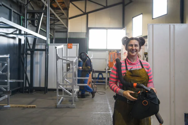 Portrait Une Soudeuse Portant Casque Préparant Une Journée Travail Dans — Photo