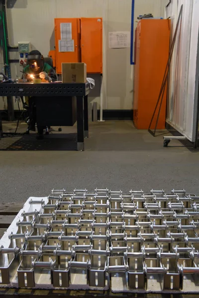 Primeira Fase Processamento Metal Alumínio Produtos Processados Máquinas Cnc Empilhados — Fotografia de Stock