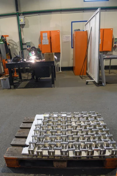Prima Fase Lavorazione Dei Metalli Dell Alluminio Prodotti Lavorati Macchine — Foto Stock