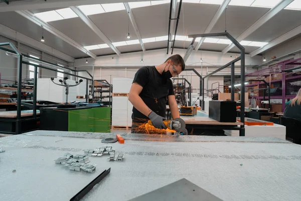 Heavy Industry Engineering Factory Interior Industrial Worker Using Angle Grinder — Φωτογραφία Αρχείου
