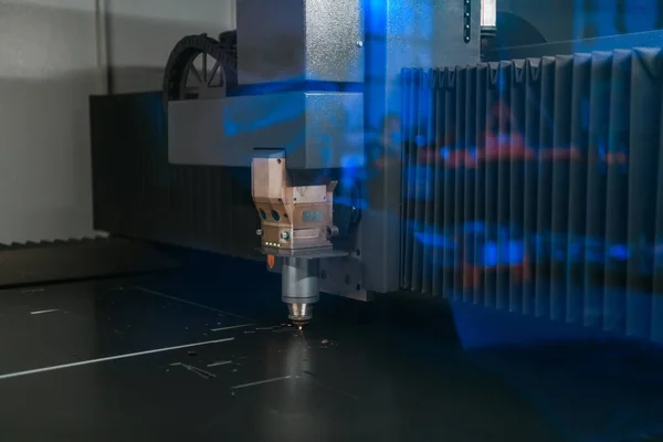 Metalurjik Bitki Arka Planında Metal Işleme Lazer Metali Için Makineden — Stok fotoğraf