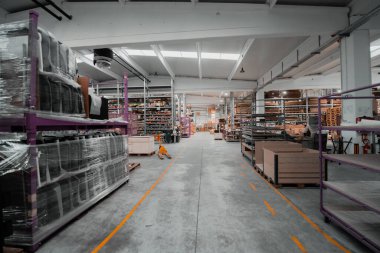 Makine mühendisliği ekipmanları ve makineler için modern endüstriyel fabrika bir üretim salonu üretiyor. Yüksek Kalite Fotoğraf