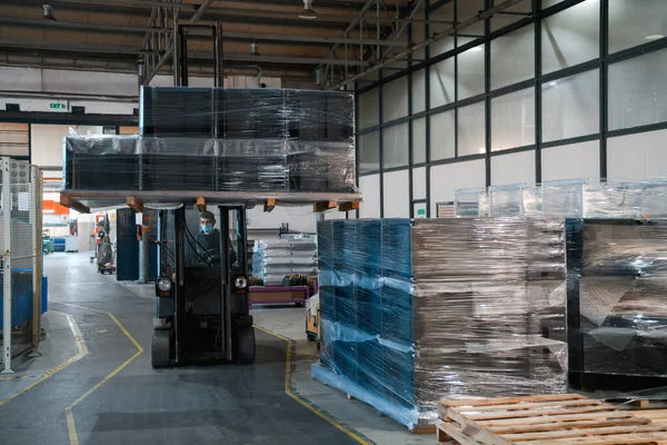 Gaffeltrucklastare Lagervarvet Distributionsprodukter Leverans Logistik Transporter Affärsbakgrund Högkvalitativt Foto — Stockfoto
