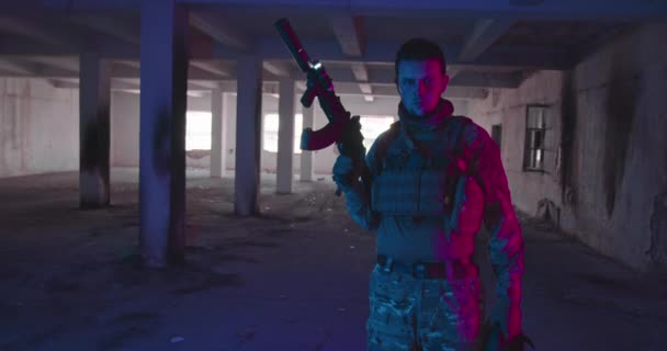 Retrato Soldado Del Ejército Combatiente Las Fuerzas Especiales Combatiente Guerra — Vídeo de stock