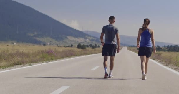 Sportowa Para Biegająca Rano Świeżym Powietrzu Doświadczenie Bieganiu Szlakiem Przyrodzie — Wideo stockowe