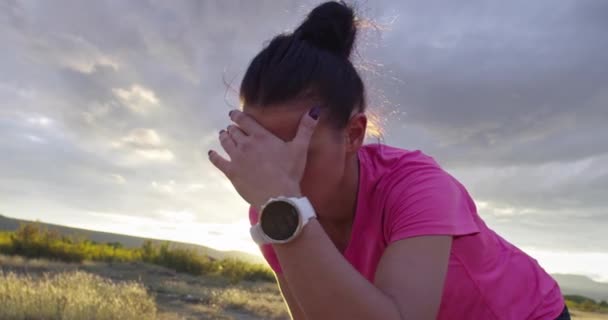 Tired Hispanic woman after jogging. Smiling runner swatting breathes heavily. — Stock Video
