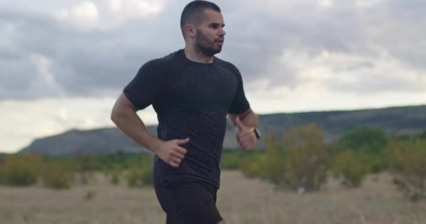 Side view of Jogger during intense training in the morning. Runner sprinting during outdoors training for marathon run. — Stock Video