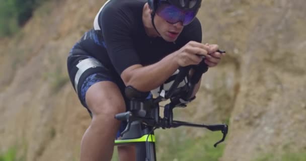 Triathlon sportsman athlete cyclist riding professional racing bicycle. Wearing black sportswear. — Stock Video