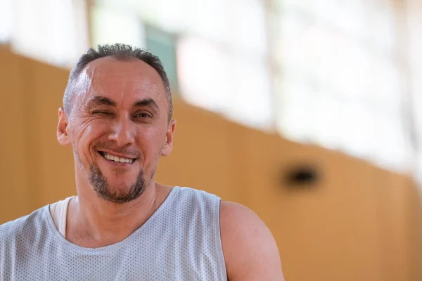 A portrait of a smiling cripple sitting in a wheelchair waiting for the match to begin — Stock Photo, Image