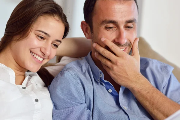 Casal em casa — Fotografia de Stock