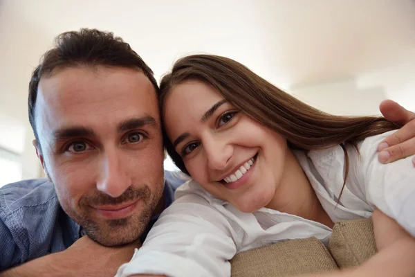 Casal em casa — Fotografia de Stock