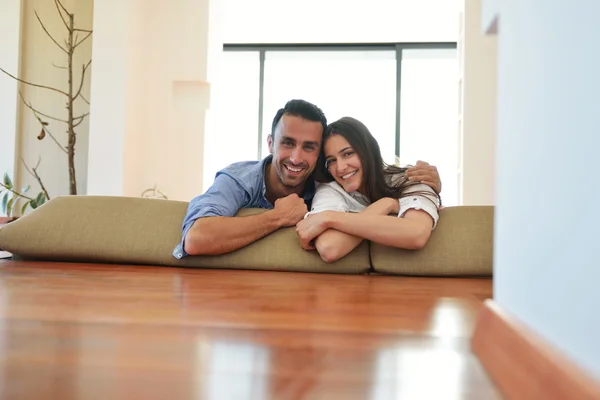 Casal em casa — Fotografia de Stock