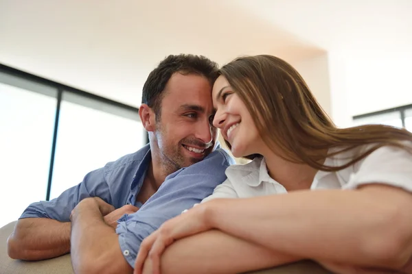 Casal em casa — Fotografia de Stock