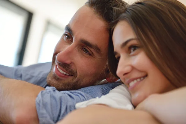 Pareja en casa — Foto de Stock