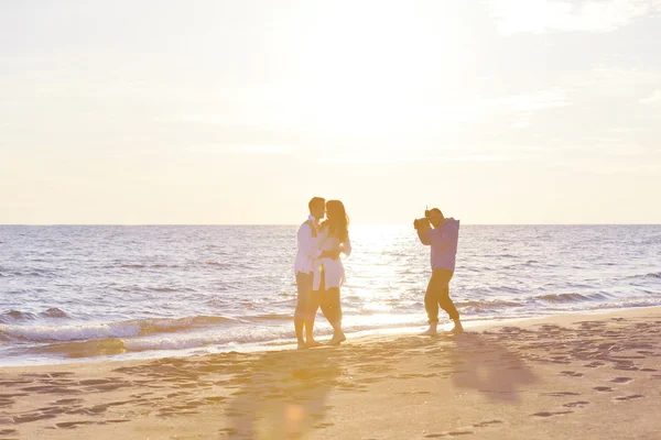 Fotógrafo tirar foto na praia — Fotografia de Stock