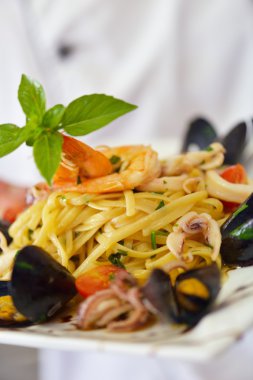 Lezzetli makarna salatası yakın çekim