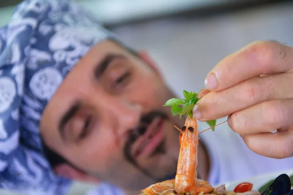 Chef decorating pasta salad — Stock Photo, Image