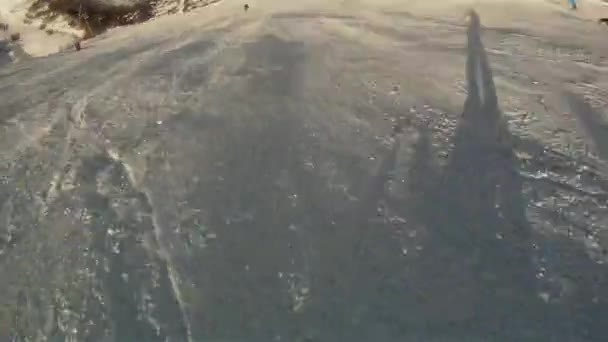 滑雪运动的人 — 图库视频影像