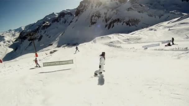 Esquí deporte hombre — Vídeo de stock