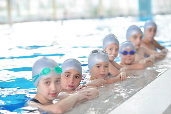 Děti v bazénu — Stock fotografie