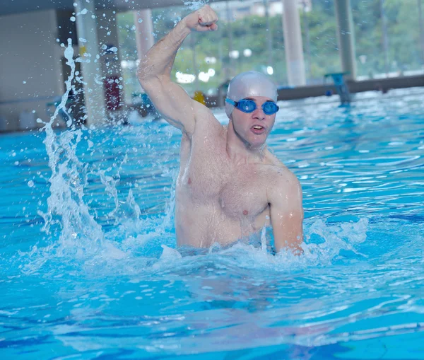 Homem atleta nadador — Fotografia de Stock