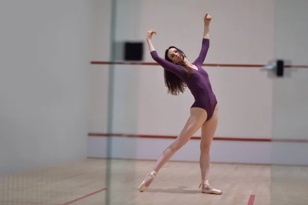 Mujer bailarina de ballet — Foto de Stock