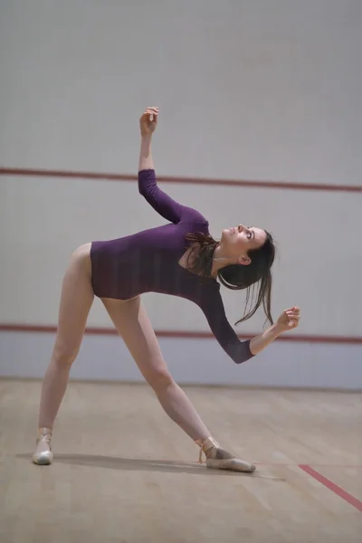 Nő balett-táncos — Stock Fotó