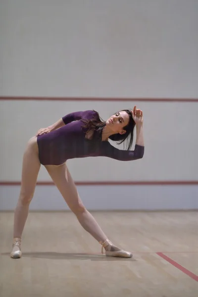 Женщина-балерина — стоковое фото