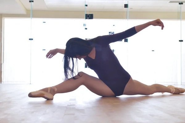 Woman ballet dancer — Stock Photo, Image