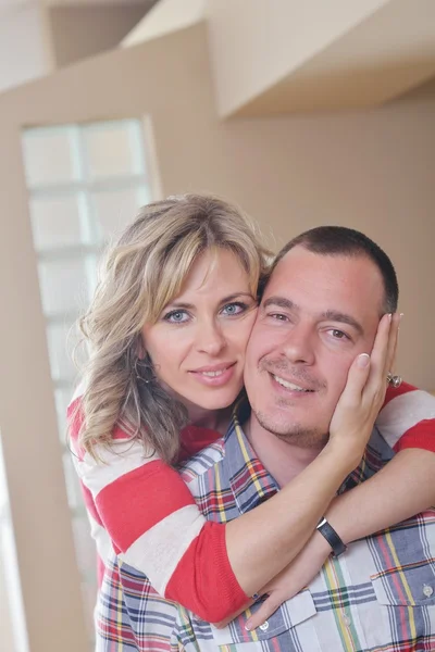 Casal feliz em casa — Fotografia de Stock