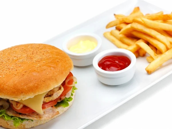 Hamburguesa, papas fritas y ketchup — Foto de Stock