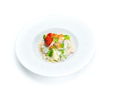 makarna peynir, tavuk ve mantar ile