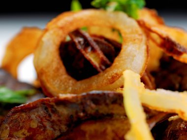 Izgara taze et ve soğan