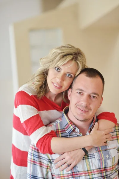 Casal feliz em casa — Fotografia de Stock