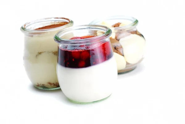 Drie verschillende desserts in glazen bekers Stockfoto