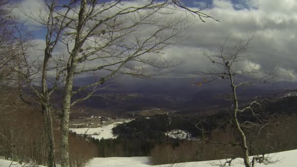 Himmel und Wolken darüber — Stockvideo