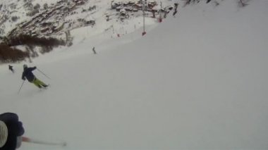 Fotoğraf makinesi ile onun kask yokuş kayakçı