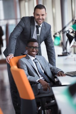 Ofisteki iş adamları grubu