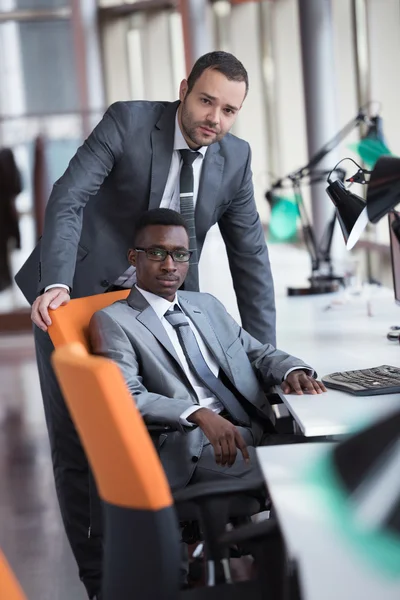 Företagsgrupp på kontoret — Stockfoto