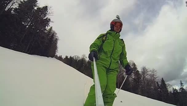 Ski sport, man going downhill with camera — Stock Video