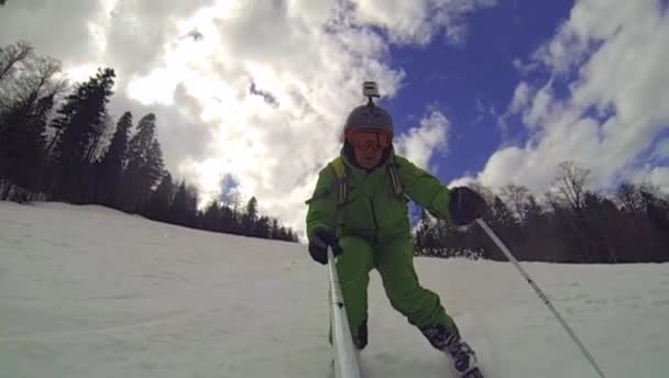 Ski sport, man going downhill with camera — Stock Video