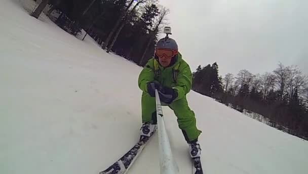 Ski sport, man going downhill with camera — Stock Video